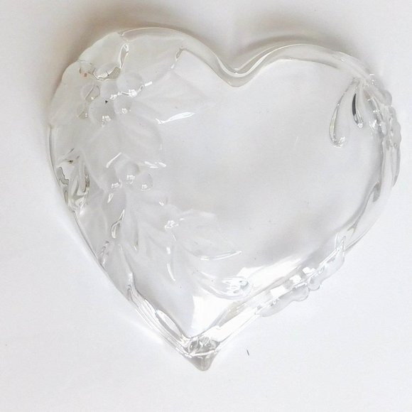 Mikasa Frosted  Heart Shape Dish Trinket  Bowl  Poinsettia 5×6 " BUNDLE 2/$18 - Picture 5 of 8